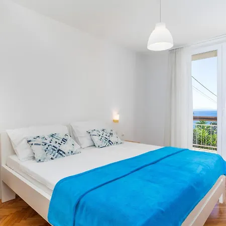2 Bedroom Awesome In アパート Ičići
